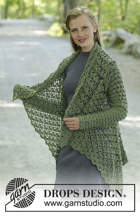 Green Envy / DROPS 196-28 - Hekluð peysa úr DROPS BabyMerino. Stykkið er heklað í ferning með sólfjöðrum, gatamynstri og röndum. Stærð S - XXXL.