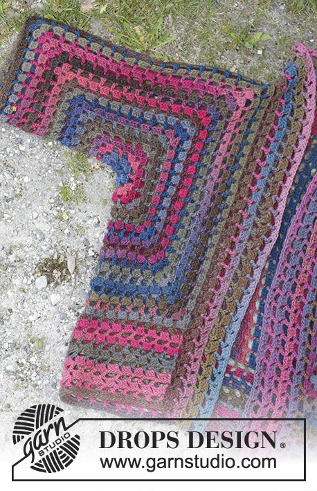 Granny Glam / DROPS 196-33 - Kimono lavorato all’uncinetto in DROPS Big Delight. Lavorato a gruppi di maglie alte e motivo traforato. Taglie: S - XXXL