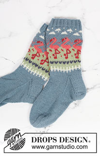 Flamingo Parade Socks / DROPS 198-11 - Chaussettes tricotées de haut en bas, en DROPS Flora, en jacquard nordique et flamants roses. Du 35 au 41