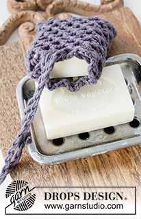 Soap Saver / DROPS 198-33 - Bolsa para sabonete ou tawashi crochetado de cima para baixo com ponto rendado, em DROPS Paris.