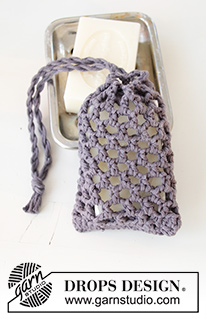 Soap Saver / DROPS 198-33 - Bolsa para sabonete ou tawashi crochetado de cima para baixo com ponto rendado, em DROPS Paris.