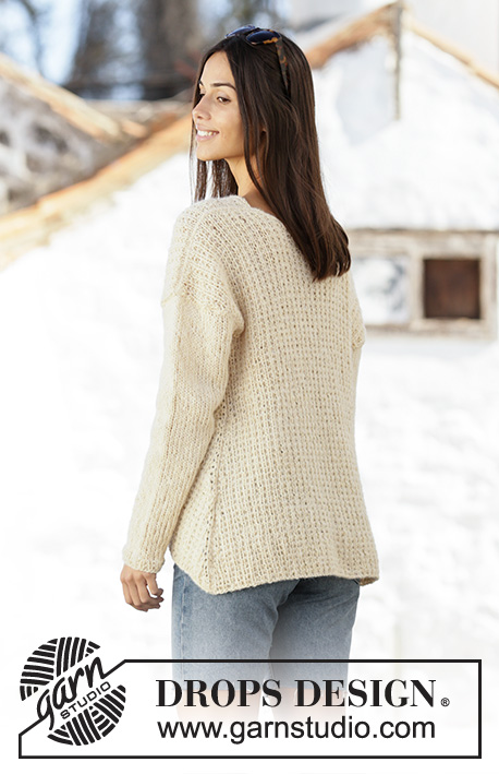 Freedom Found / DROPS 201-23 - Strikket genser i DROPS Alpaca og DROPS Brushed Alpaca Silk. Arbeidet strikkes med struktur i vinkel, med V-hals, ovenfra og ned. Størrelse S - XXXL.
