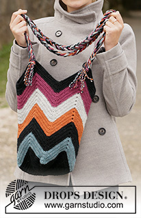 Beach Bonfire Bag / DROPS 203-12 - Crocheted bag with stripes in DROPS Karisma. The piece is worked bottom up with double crochets, in zigzag pattern.