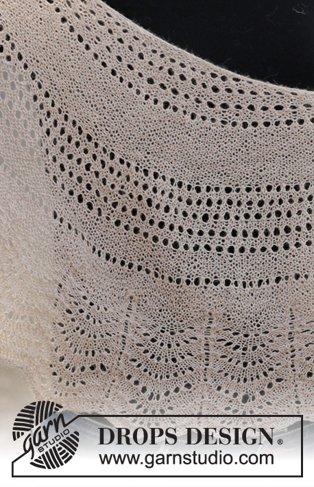 December Dunes / DROPS 203-17 - Ylhäältä alas neulottu huivi DROPS Lace-langasta. Työssä on ainaoikeinneuletta, pitsineuletta ja aaltokuvioita.