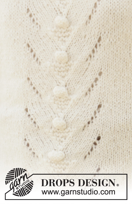 Rise Up / DROPS 205-50 - Gestrickter Pullover in DROPS Sky und DROPS Kid-Silk. Die Arbeit wird von oben nach unten mit Raglan, Lochmuster, Seitenschlitzen und großem Perlmuster an den Ärmeln gestrickt. Größe S - XXXL.