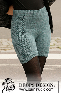 Herring Bone Thermals / DROPS 207-43 - Gestrickte Shorts in DROPS Karisma. Die Arbeit wird von oben nach unten mit Rippenmuster gestrickt. Größe S - XXXL.