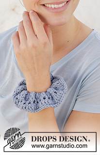 Seaside Scrunchie / DROPS 209-12 - Hæklet hårelastik / scrunchie i DROPS Merino Extra Fine.