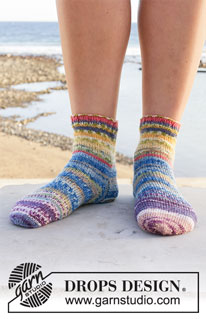 Festival Socks / DROPS 209-19 - Stickade sockor med ränder i DROPS Fabel. Storlek 35 - 43