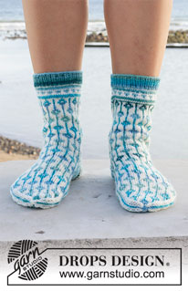 Diamond Seas / DROPS 209-21 - Gestrickte Socken mit mehrfarbigem Muster in DROPS Fabel. Größe 35 - 43.