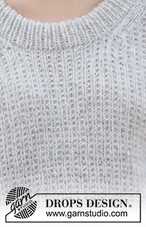 Rainy Day Sweater / DROPS 210-5 - Gebreide trui met structuurpatroon in DROPS Air. Maat: S - XXXL