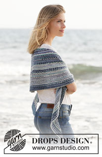 Seascape Wrap / DROPS 211-22 - Gestricktes Tuch in DROPS Fabel. Die Arbeit wird in Hin- und Rück-Reihen mit Krausrippen und Lochmusterstreifen gestrickt.
