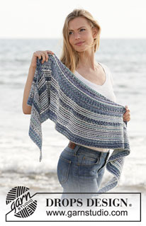 Seascape Wrap / DROPS 211-22 - Gestricktes Tuch in DROPS Fabel. Die Arbeit wird in Hin- und Rück-Reihen mit Krausrippen und Lochmusterstreifen gestrickt.