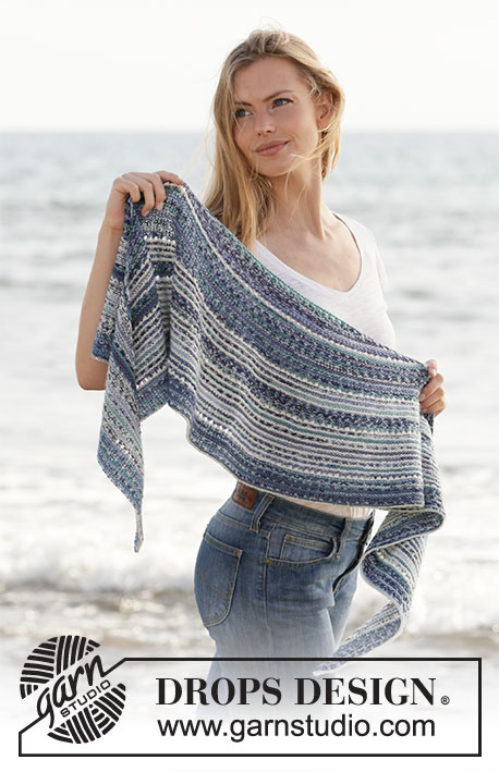 Seascape Wrap / DROPS 211-22 - Gestricktes Tuch in DROPS Fabel. Die Arbeit wird in Hin- und Rück-Reihen mit Krausrippen und Lochmusterstreifen gestrickt.
