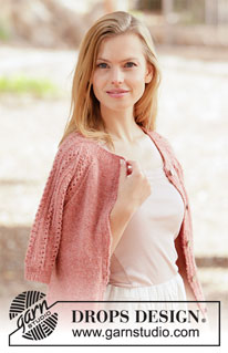 Evening Glow Jacket / DROPS 212-2 - Gebreid vest in DROPS Sky. Het werk wordt van boven naar beneden gebreid met raglan, korte mouwen en kantpatroon. Maten S - XXXL.