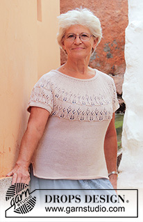 New Beginnings / DROPS 212-38 - Strikket top med taljesnit i DROPS Cotton Merino. Arbejdet strikkes med slids i siderne, korte ærmer og rundt bærestykke med hulmønster. Størrelse S - XXXL.