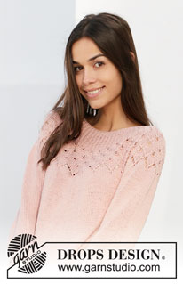 Alberta Rose / DROPS 212-5 - Strikket bluse med rundt bærestykke i DROPS Safran. Arbejdet strikkes oppefra og ned med hulmønster, bladmønster og ¾ lange ærmer. Størrelse S - XXXL.