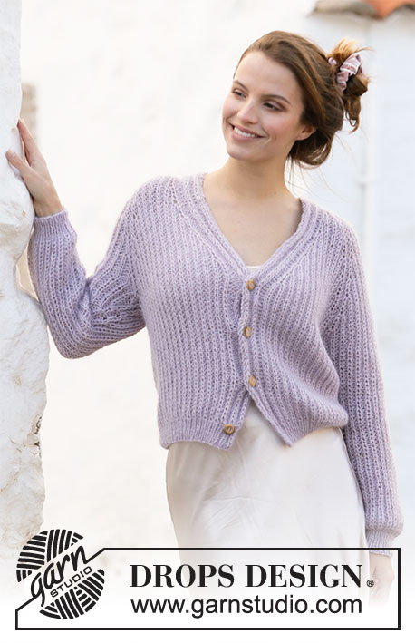 Lavender Breeze / DROPS 213-7 - Gebreid vest in DROPS Alpaca en DROPS Kid-Silk. Het werk wordt van boven naar beneden gebreid met Engelse patentsteek, raglan en v-hals. Maten XS - XXL.