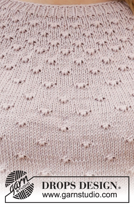 Dots and Drops / DROPS 213-9 - Strikket bluse i DROPS Muskat. Arbejdet strikkes oppefra og ned med rundt bærestykke, knudemønster og ¾ lange ærmer. Størrelse XS - XXL.