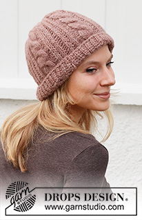 Rose Crush / DROPS 214-17 - Strikket hue med snoninger og helpatent i DROPS Air.
