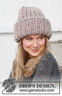 Hush of Winter Hat / DROPS 214-18 - Czapka na drutach / czapka typu hipster na drutach, przerabiana ściągaczem z włóczki DROPS Polaris.