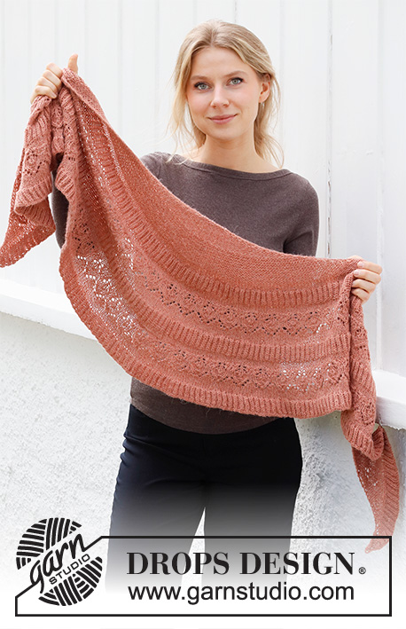 Sienna Wrap / DROPS 214-3 - Ylhäältä alas neulottu huivi DROPS Alpaca-langasta. Työ neulotaan tasona ja työssä on pitsineuletta ja täyspatenttineuletta.