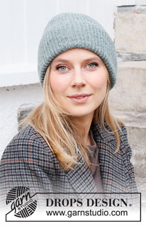 Care for Nature / DROPS 214-33 - Gorro / gorro hipster de punto con resorte en DROPS Sky. Talla única.