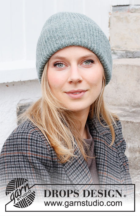 Care for Nature / DROPS 214-33 - Gorro / gorro hipster de punto con resorte en DROPS Sky. Talla única.