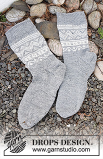 Highland Hikers / DROPS 214-53 - Strikkede sokker i DROPS Fabel. Arbeidet strikkes ovenfra og ned med nordisk mønster. Størrelse 35 – 43.
