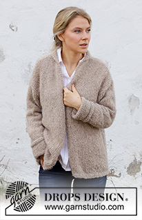 Good Book Cardigan / DROPS 215-36 - Strikket jakke i DROPS Alpaca Bouclé og DROPS Kid-Silk. Arbejdet strikkes i glatstrik med lille sjalskrave og opsmøg på ærmerne. Størrelse XS - XXL.