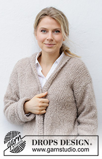 Good Book Cardigan / DROPS 215-36 - Strikket jakke i DROPS Alpaca Bouclé og DROPS Kid-Silk. Arbejdet strikkes i glatstrik med lille sjalskrave og opsmøg på ærmerne. Størrelse XS - XXL.