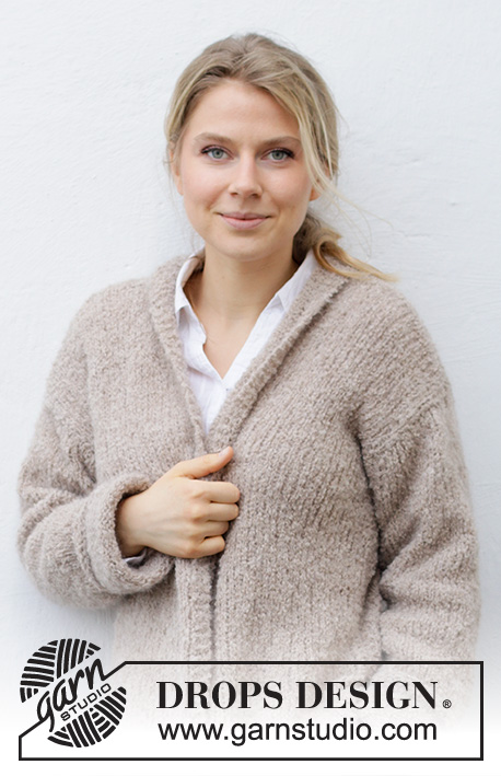 Good Book Cardigan / DROPS 215-36 - Strikket jakke i DROPS Alpaca Bouclé og DROPS Kid-Silk. Arbejdet strikkes i glatstrik med lille sjalskrave og opsmøg på ærmerne. Størrelse XS - XXL.