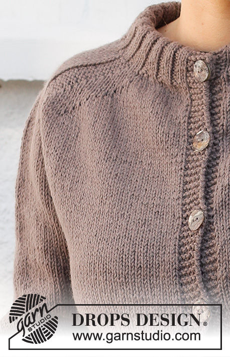 Country Muse Cardigan / DROPS 216-39 - Ylhäältä alas neulottu jakku DROPS Lima-langasta. Työssä on kaksinkertainen pääntien reunus ja satulaolkapäät. Koot S-XXXL.