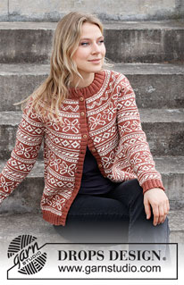 Love Links Jacket / DROPS 217-18 - Ylhäältä alas neulottu jakku DROPS Merino Extra Fine -langasta. Työssä on kaksinkertainen pääntien reunus, kaarroke ja kirjoneuletta. Koot XS - XXL.