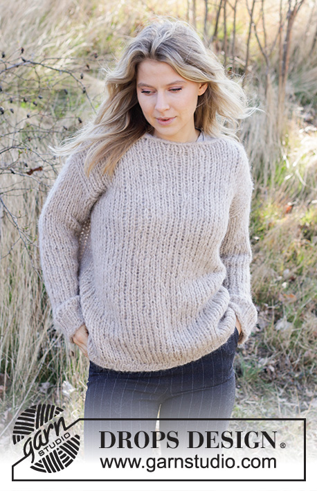 Frozen Sand Sweater / DROPS 218-33 - Tasona neulottu pusero 2-kertaisesta DROPS Melody-langasta. Työssä on sileää neuletta ja joustinneuleiset reunukset. Koot XS - XXL.