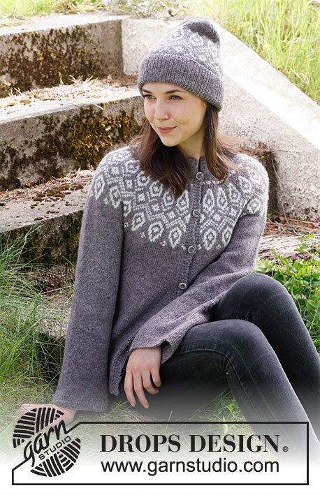 Iced Petals Jacket / DROPS 218-6 - Strikket jakke med rundt bærestykke og nordisk mønster i DROPS Sky. Arbejdet strikkes oppefra og ned. Størrelse S - XXXL.