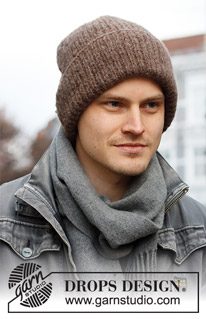 Moorland Hat / DROPS 219-17 - Strikket hue / hipsterhue til herre i DROPS Air. Arbejdet strikkes nedenfra og op i rib. Størrelse S - L.