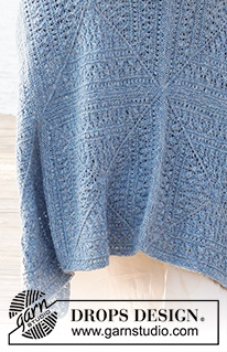 Blue Sea / DROPS 221-1 - Neulottu peitto DROPS Sky-langasta. Työssä on ruutuja ja pitsineuletta.