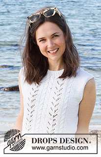 Doves Bay Top / DROPS 221-10 - Top tricoté en DROPS Cotton Light, avec point ajouré et torsades. Du S au XXXL