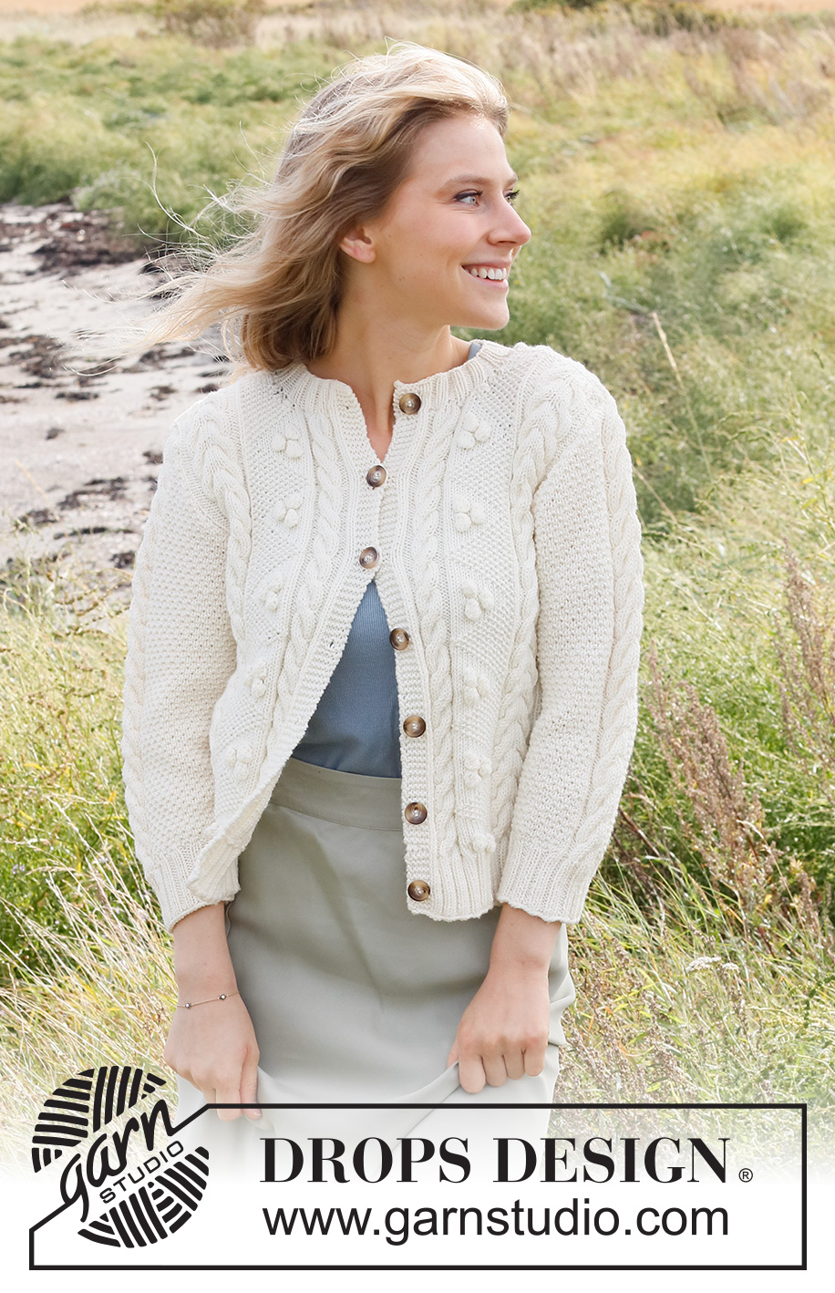 Bright Sand Shore Cardigan / DROPS 222-19 - Gilet tricoté en DROPS Merino Extra Fine, avec torsades, nopes et manches ¾. Du S au XXXL.