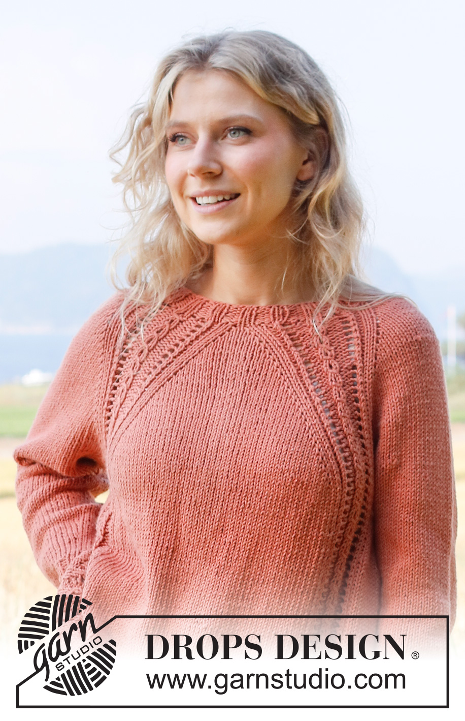 Turning Leaves Sweater / DROPS 222-5 - Ylhäältä alas neulottu pusero DROPS Paris-langasta. Työssä on raglanlinjat ja pitsineuletta. Koot S-XXXL.