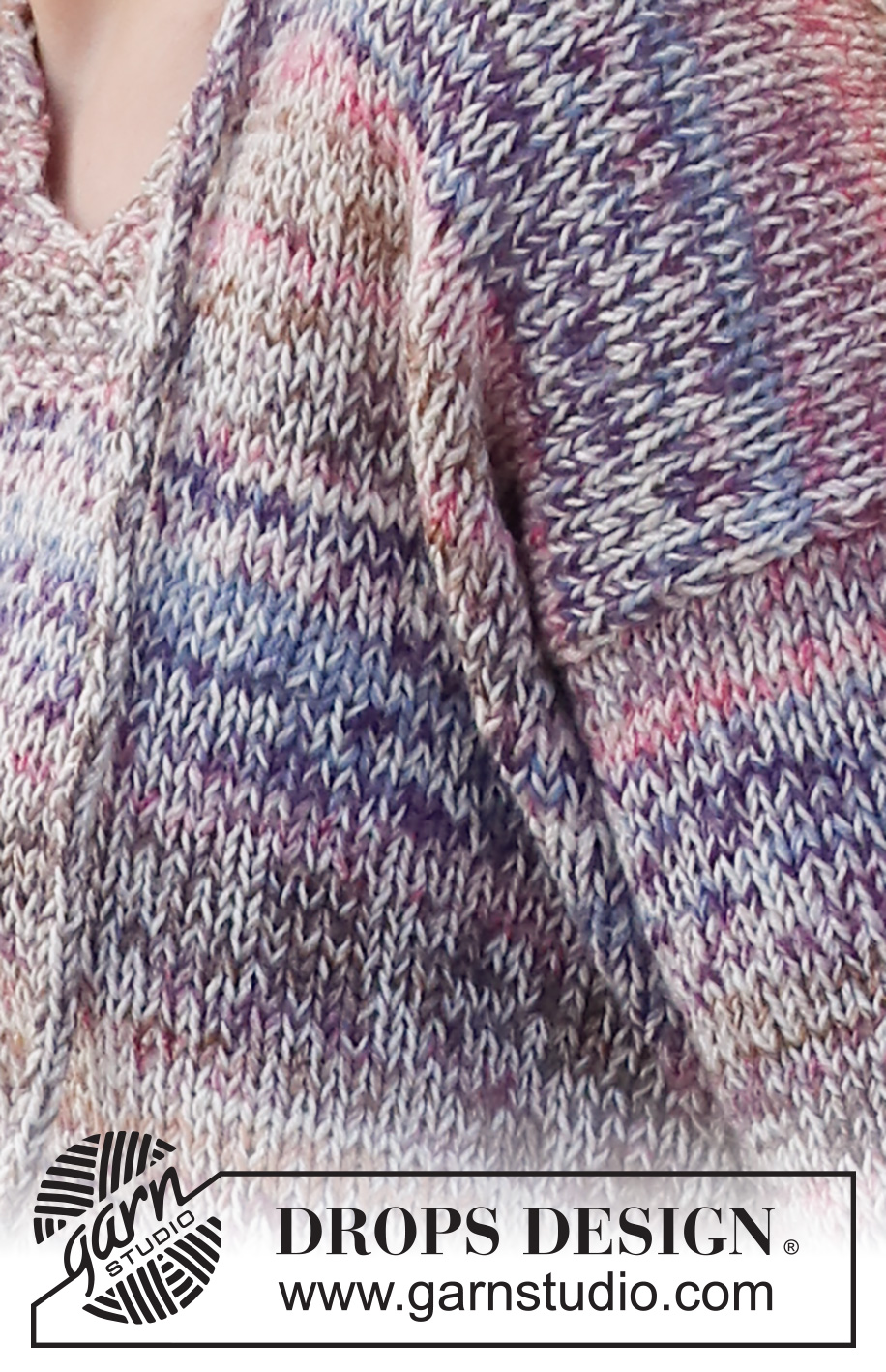 Watercolour Reflections / DROPS 223-24 - Strikket bluse i 2 tråde DROPS Fabel. Arbejdet strikkes nedenfra og op med slids i halsen og perlestrikkede kanter. Størrelse S - XXXL.