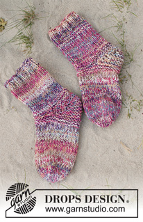 Leaf Leapers / DROPS 223-40 - Knitted socks in 3 strands DROPS Fabel. Sizes 35-42 = US 4 1/2-10 1/2.