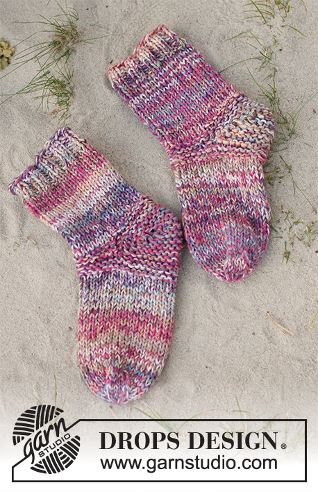 Leaf Leapers / DROPS 223-40 - Knitted socks in 3 strands DROPS Fabel. Sizes 35-42 = US 4 1/2-10 1/2.