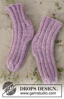 Hiking the Highlands / DROPS 223-44 - Knitted socks with rib, in DROPS Snow. Sizes 35-42.