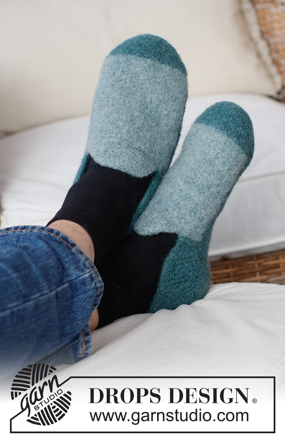 Good Morning Slippers / DROPS 224-32 - Felted slippers for men in DROPS Alaska. Sizes 35-46.