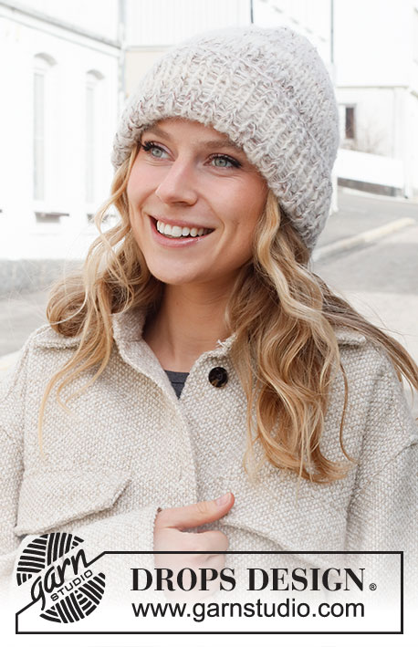 Lifting Fog / DROPS 225-42 - Gebreide muts in 1 draad DROPS Fabel en 2 draden DROPS Brushed Alpaca Silk.