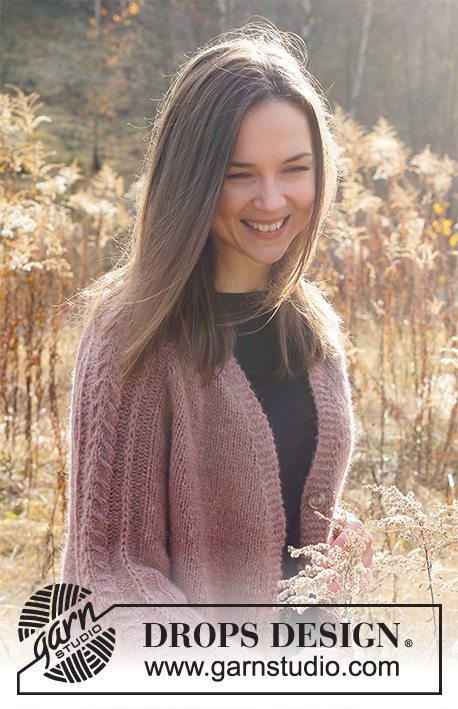 Dusk Rose Jacket / DROPS 226-13 - Gestrickte Jacke in DROPS Air. Die Arbeit wird von oben nach unten mit Sattelschulter, V-Ausschnitt und Zopfmuster an den Ärmeln gestrickt. Größe XS - XXL.