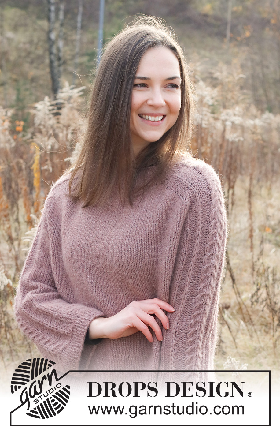 Dusk Rose / DROPS 226-14 - Gestrickter Pullover in DROPS Air. Die Arbeit wird von oben nach unten mit Sattelschulter und Zopfmuster an den Ärmeln gestrickt. Größe XS - XXL.