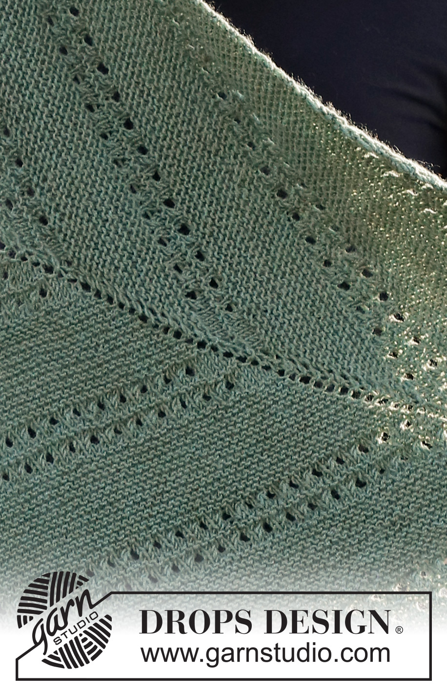 New Fern / DROPS 226-26 - Châle tricoté au point mousse et en point ajouré, avec un angle, en DROPS BabyMerino.
