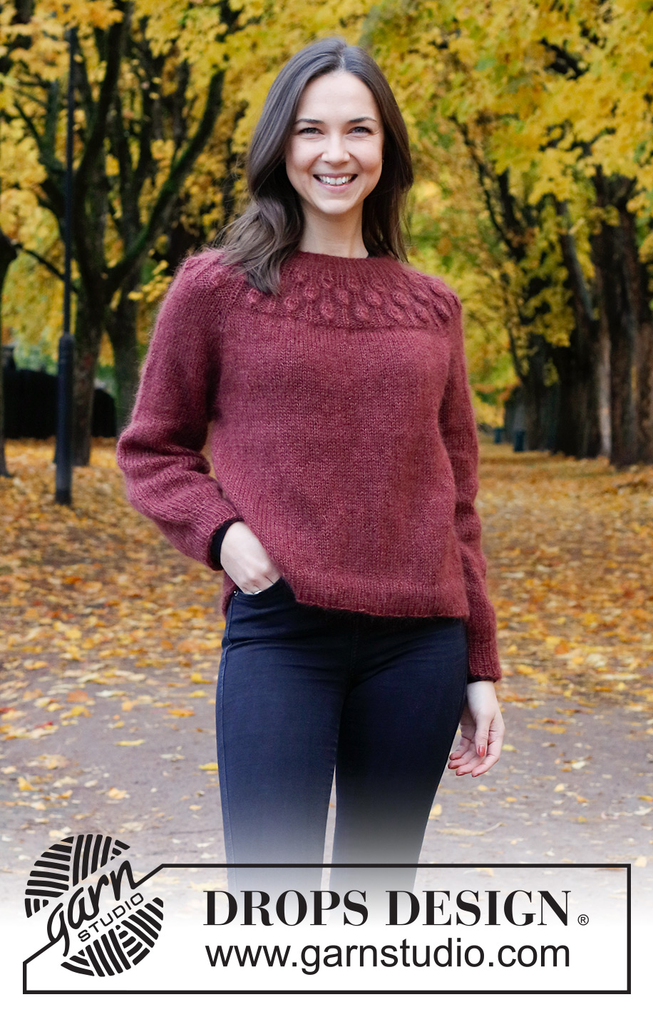 Blackforest Memories / DROPS 226-3 - Strikket genser i 2 tråder DROPS Kid-Silk eller 1 tråd DROPS Brushed Alpaca Silk. Arbeidet strikkes ovenfra og ned med rundfelling, raglan og bladmønster på bærestykket. Størrelse S - XXXL.